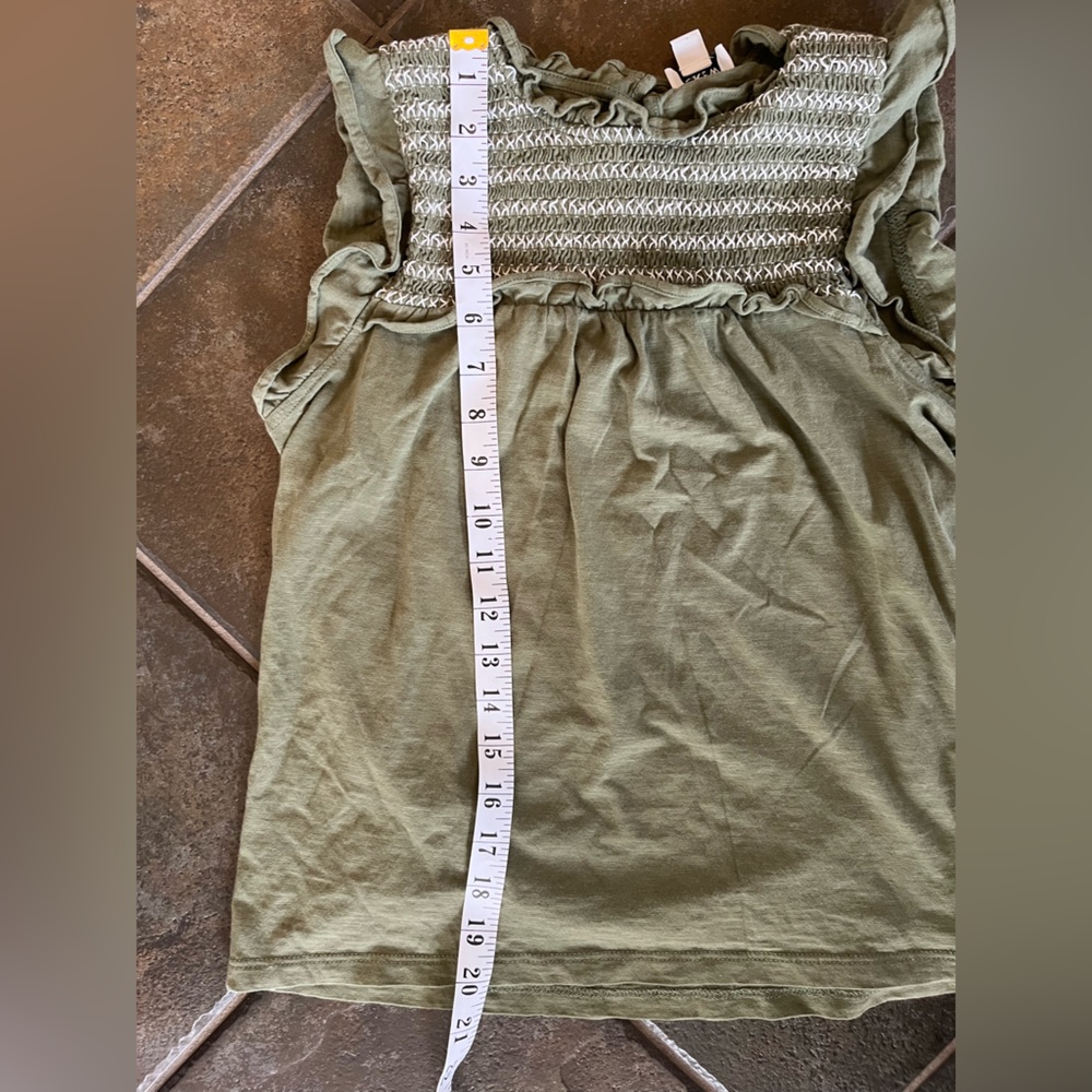 🌸2/20 J.Crew Olive Flutter sleeve Cottagecore Summer Soft Boho Minimalist Top XS - Picture 7 of 7